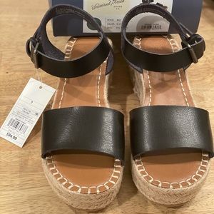 UNIVERSAL THREAD Wedge